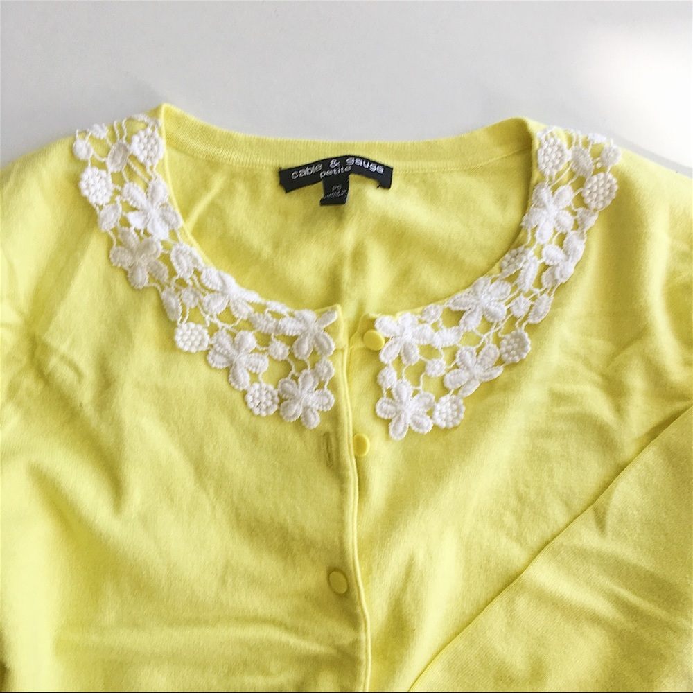 yellow cardigan 3/4 sleeves with lace collar small